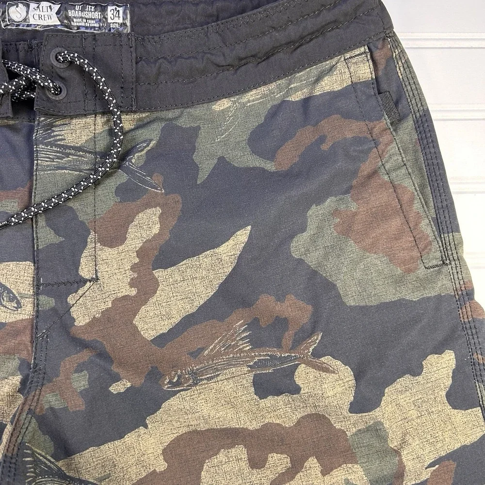 Salty Crew Utility Boardshorts Mens 34 (Fit 35) Flying Fish Camo Stretch Utility - Picture 3 of 15
